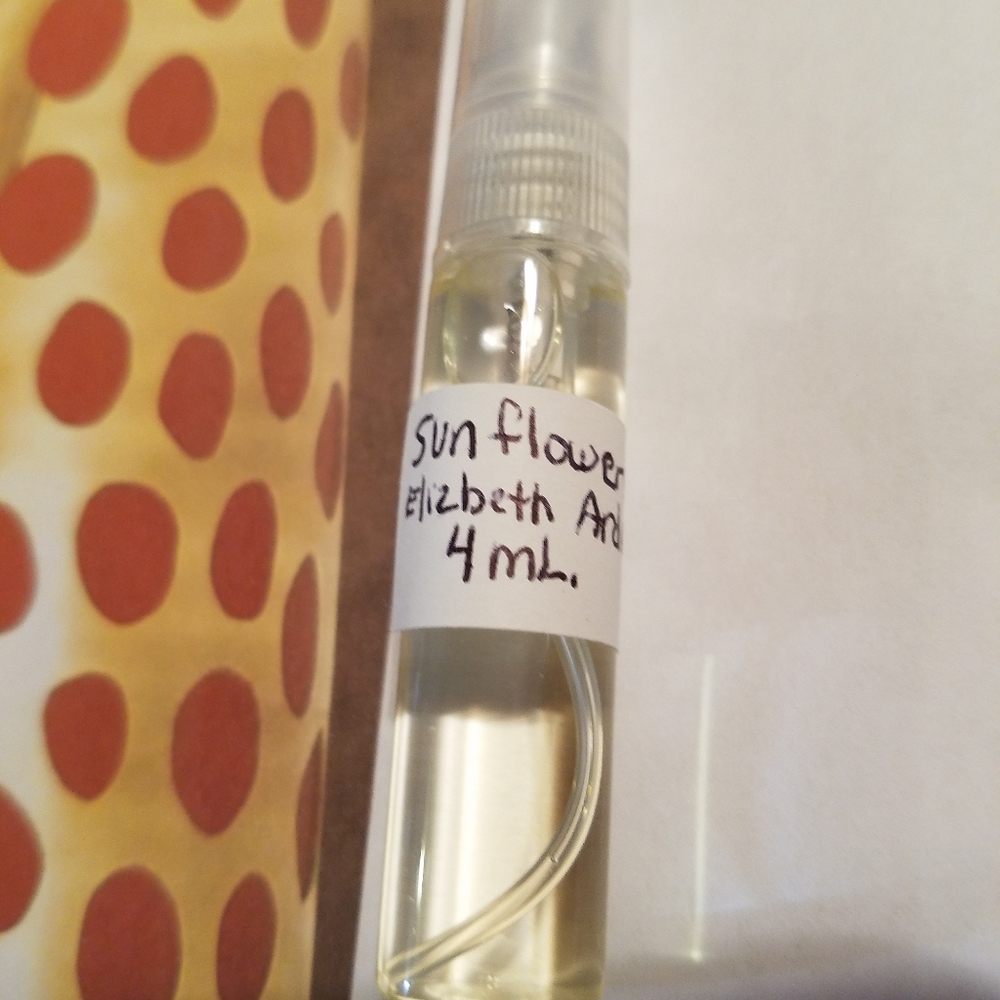 Sunflowers 4 fl.ml. by Elizabeth Arden  in a trave